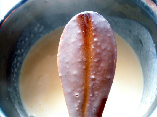 Mango-pineapple ice cream by Laka kuharica: Stir the mixture constantly