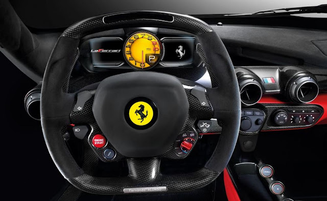 Ferrari LaFerrari - painel