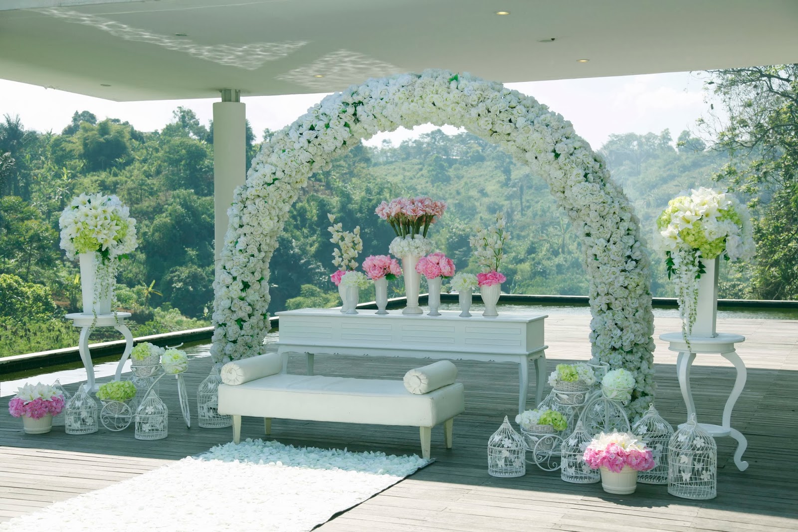  Dekorasi  pernikahan outdoor  D Leniz wedding  organizer