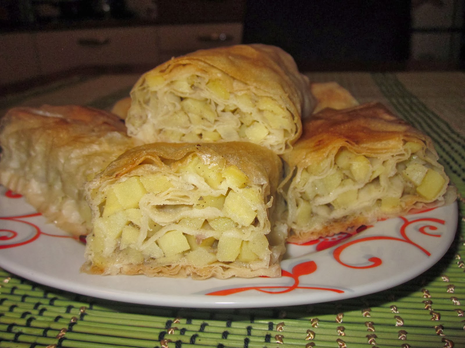 FASHION & FOOD PITA SA KROMPIROM