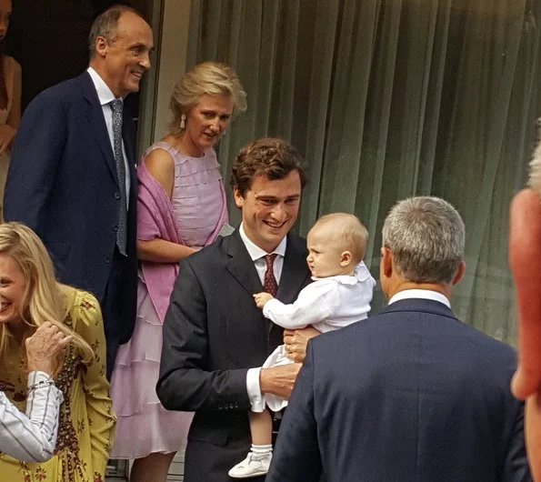 King Philippe, Queen Mathilde, Crown Princess Elisabeth, Prince Gabriel, Princess Eleonore, Prince Emmanuel, Princess Astrid, Prince Lorenz, Anna Astrid, Prince Laurent, Princess Claire, Prince Amedeo, Princess Maria-Laura