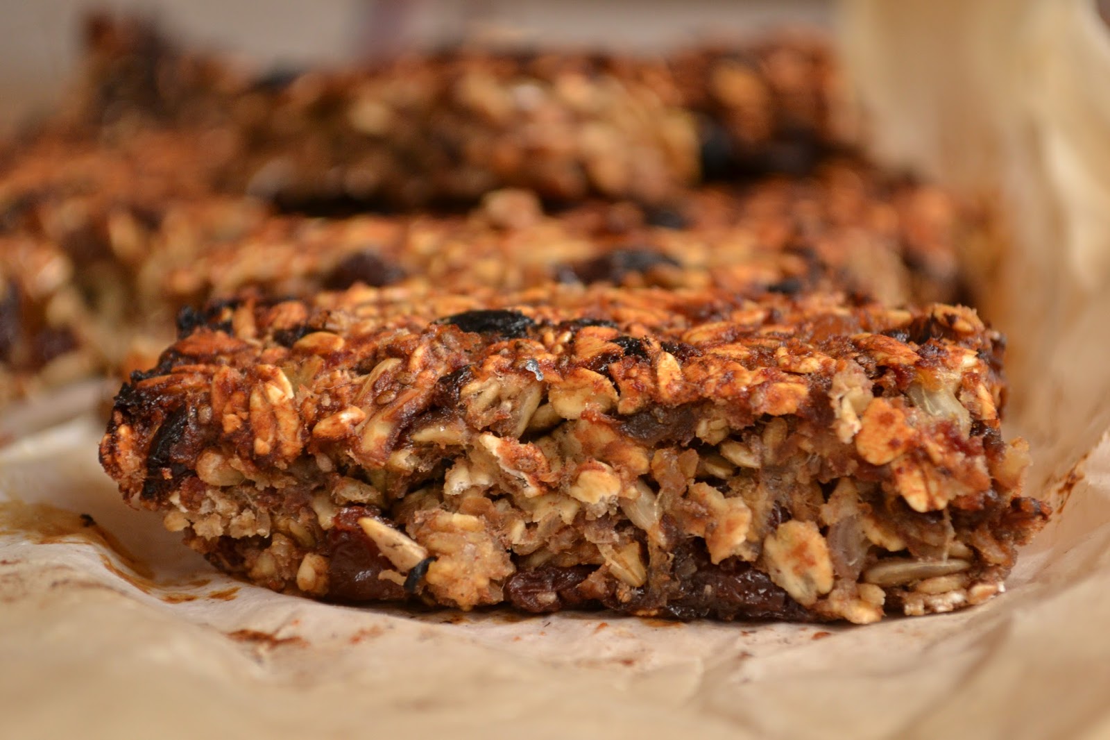 Barres aux flocons d'avoine et aux dattes // Date and oat bars | m&m's