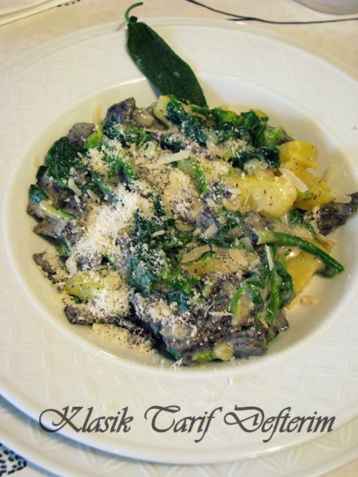 Pizzoccheri with Spinach, Potatoes and Gorgonzola