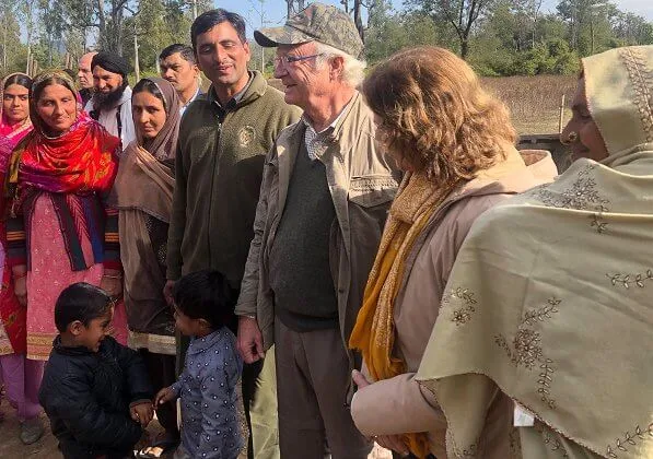 King Carl Gustaf and Queen Silvia met with representatives of the Van Gujjar community, a former nomadic forest tribe