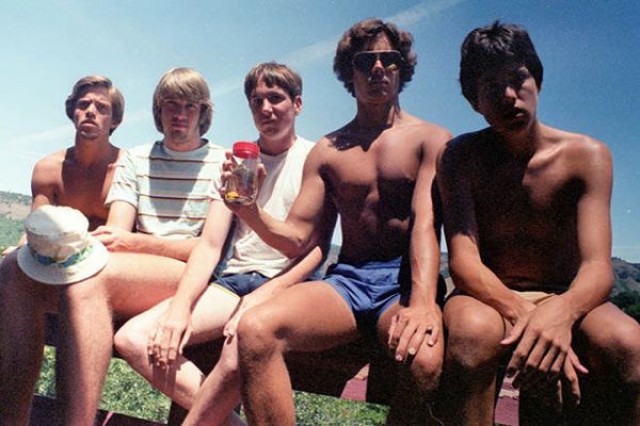 30 Tahun Sebagai Teman dalam Foto 30 Tahun Sebagai Teman dalam Foto