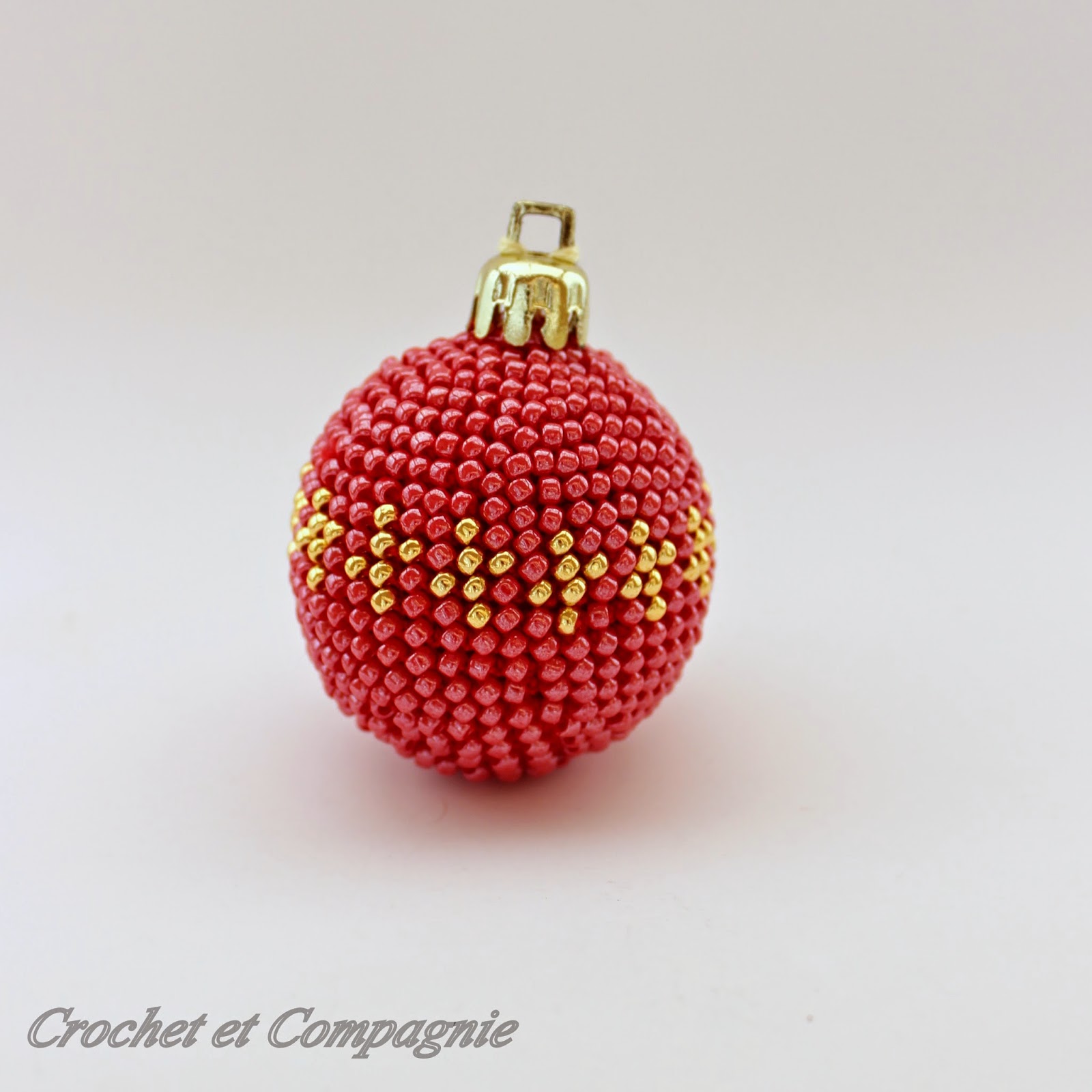Crochet et compagnie: Une boule de Noël perlée - défi SC #251