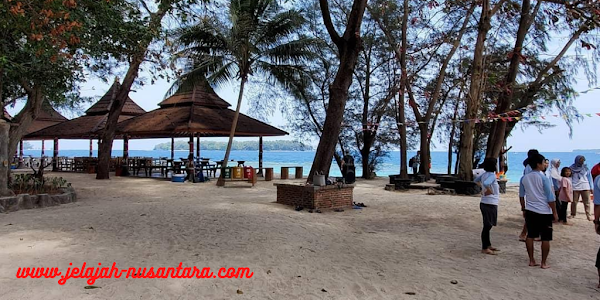 Suasana Pinggir Pantai Pulau Sepa - paket wisata pulau sepa resort paket wisata pulau sepa resort kepulauan seribu jakarta