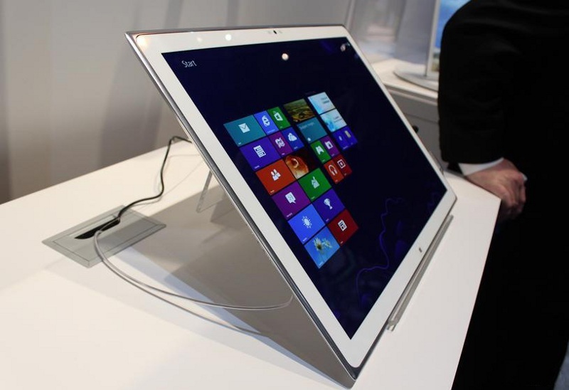 Top 5 Phone: CES 2013 : Panasonic officially announces 20-inch Windows