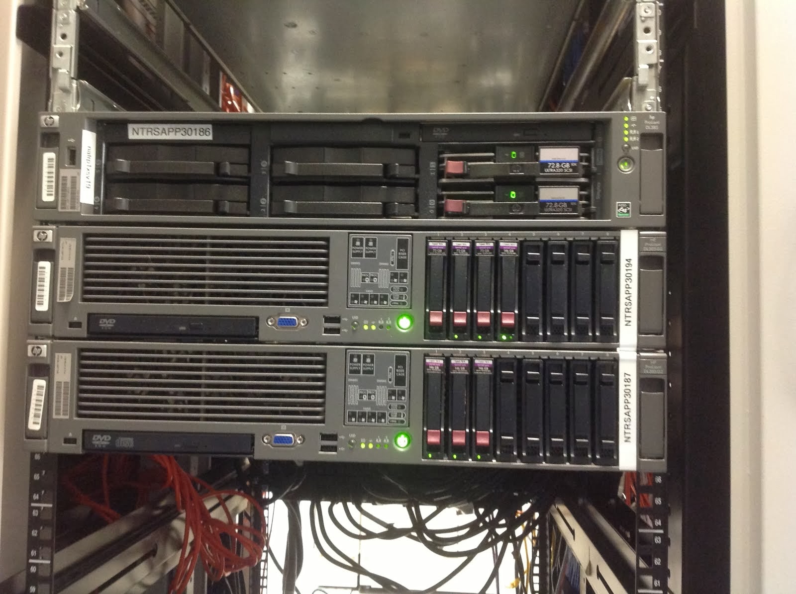 Network Advisor HP Proliant Server stacked in Rack