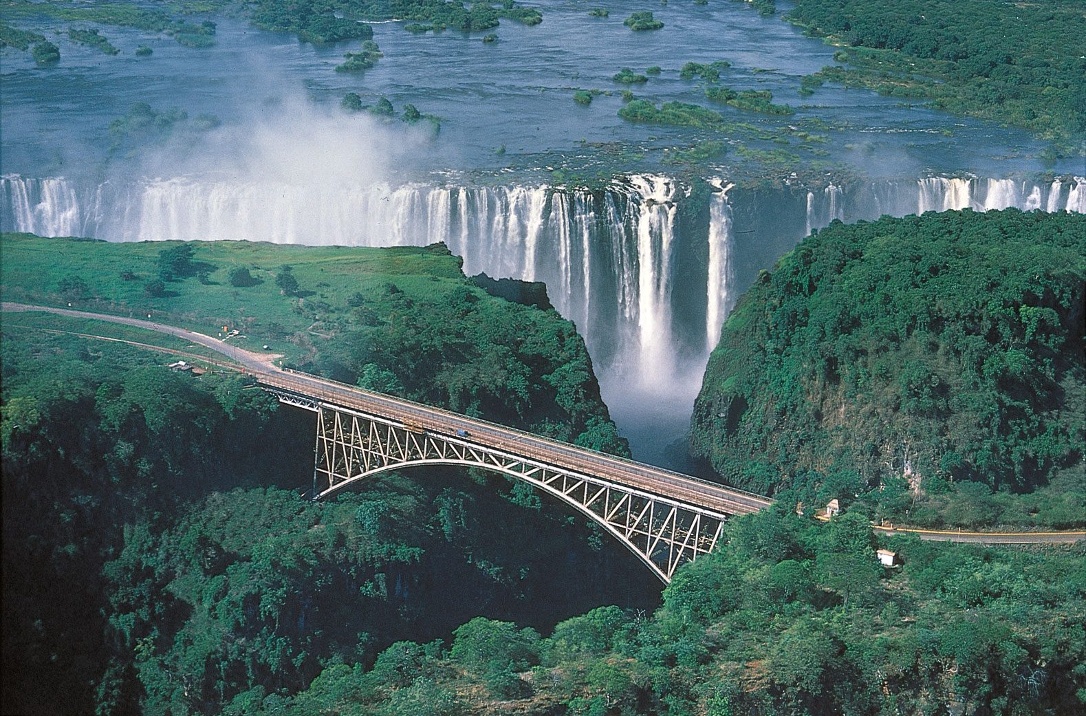 Amazing World Amazing Victoria Falls in Zimbabwe, The Largest Waterfalls