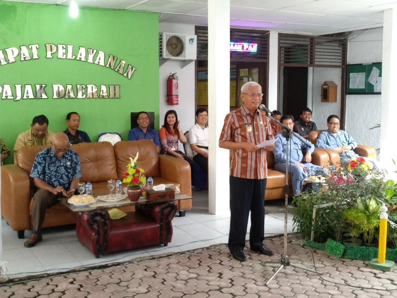 Wakil Bupati Asahan saat menyampaikan bulan panutan pajak daerah. Wakil Bupati Asahan saat menyampaikan bulan panutan pajak daerah.