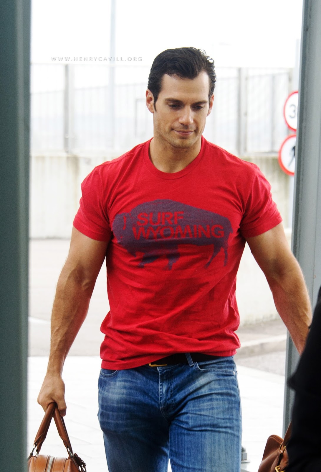 Henry Cavill News: Justice League: Henry Spotted On His Way To San Diego