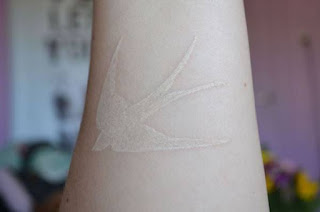 foto 10 de la tinta blanca en los tattoos