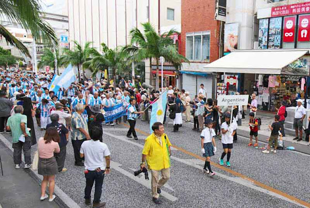 Argentina citizens at Worldwide Uchinanchu Festival Parade