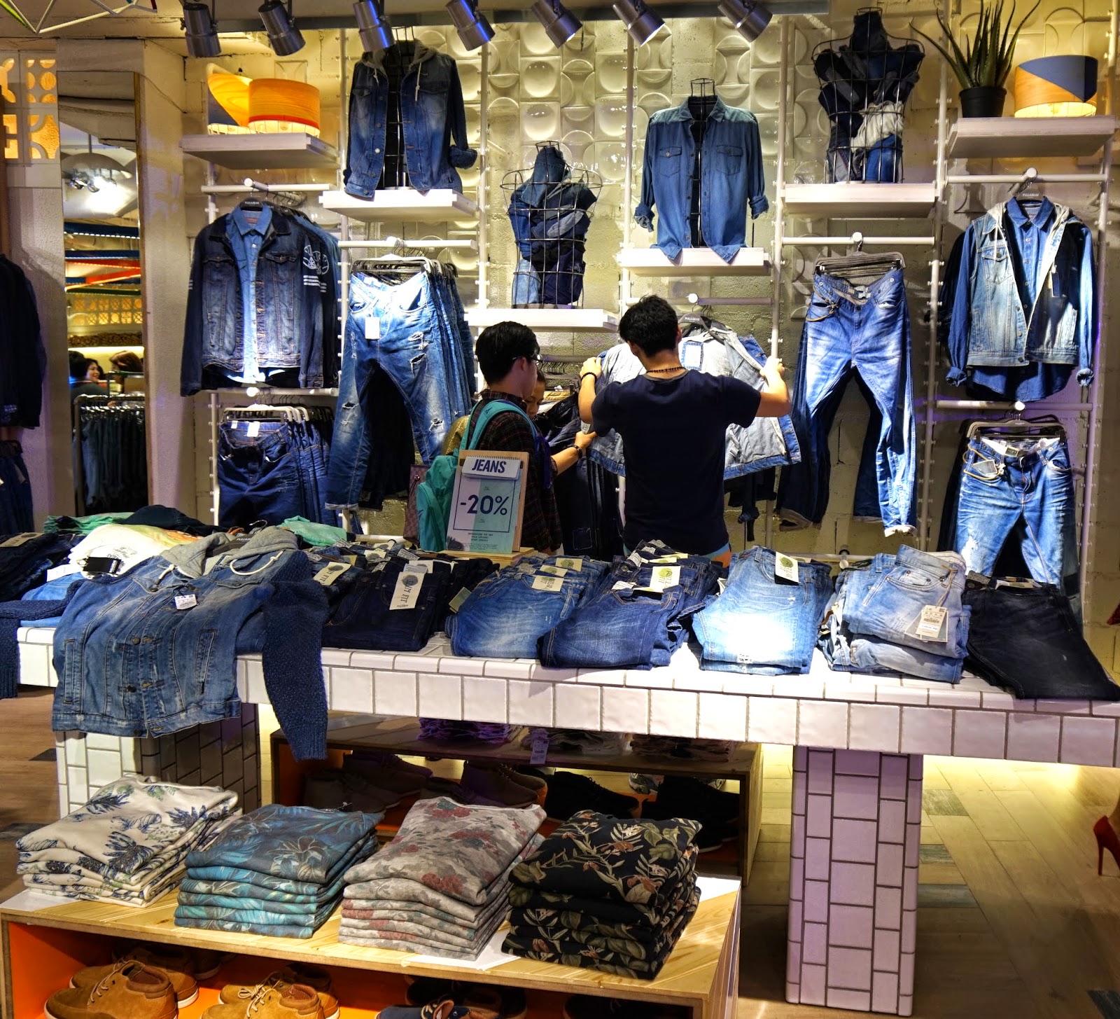 Pull And Bear Opens in Manila + Store Tour + My Favorite item at Pull