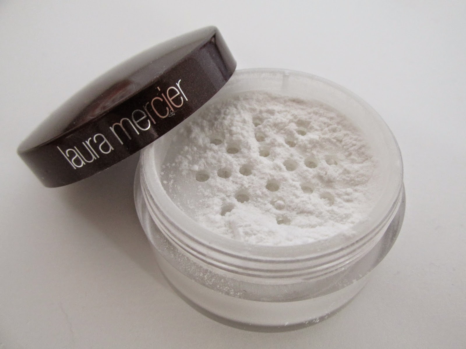 Chantelle Hudson Laura Mercier Secret Brightening Powder