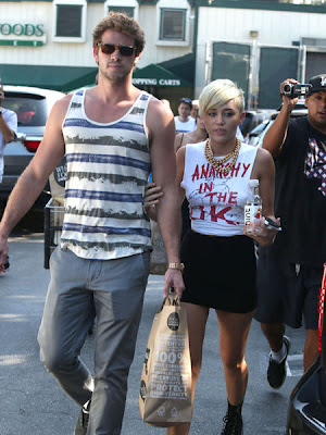 Liam Hemsworth demands Miley Cyrus to stop Twittering
