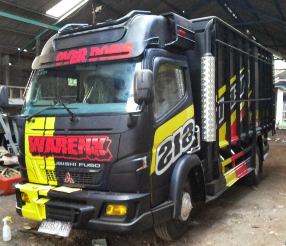 Truk Padang Modifikasi-hitam kuning