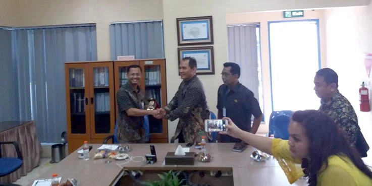 Anggota DPR RI Komisi IV Ir. H. Bambang Haryo Soekartono saat berkunjung ke Kantor PT. PGN Area Sidoarjo.