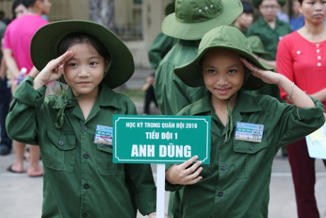 130 'chien si nhi' xuat quan di bo doi giua mua he - Anh 6