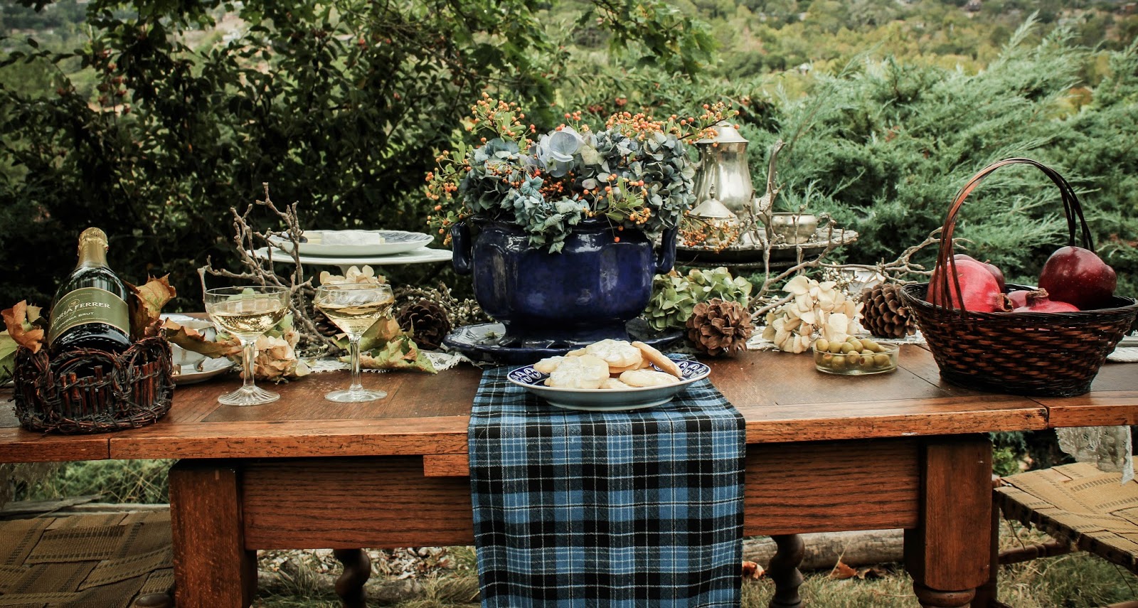 BRIDE CHIC AUTUMN CHAMPAGNE TEA IN THE WOODS