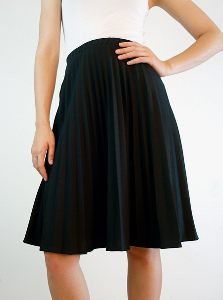 How Look Stylish, Chic, Fun And Hot With Black Pleated Skirts - Women ...