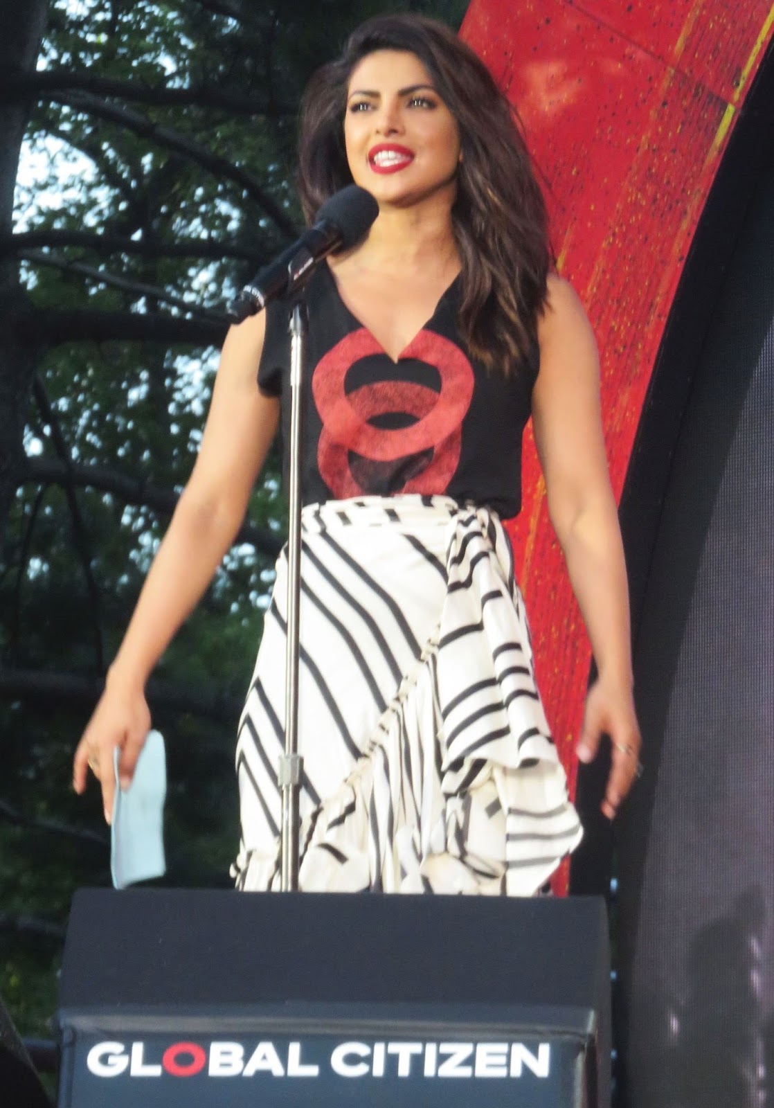 Priyanka Chopra Looks Gorgeous As She Speaks Onstage at Global Citizen Festival 2016 at Central Park in New York City