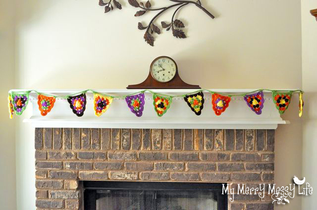 Fall Crochet Garland Pattern - decorate your mantel with this super cute bunting to celebrate Autumn!