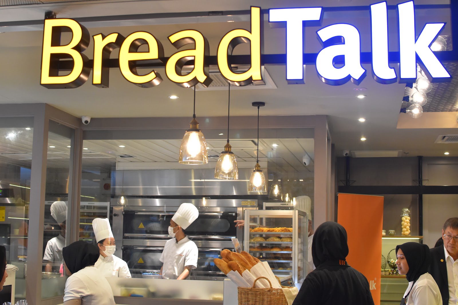 BreadTalk Launches New Concept Store in Avenue K Shopping