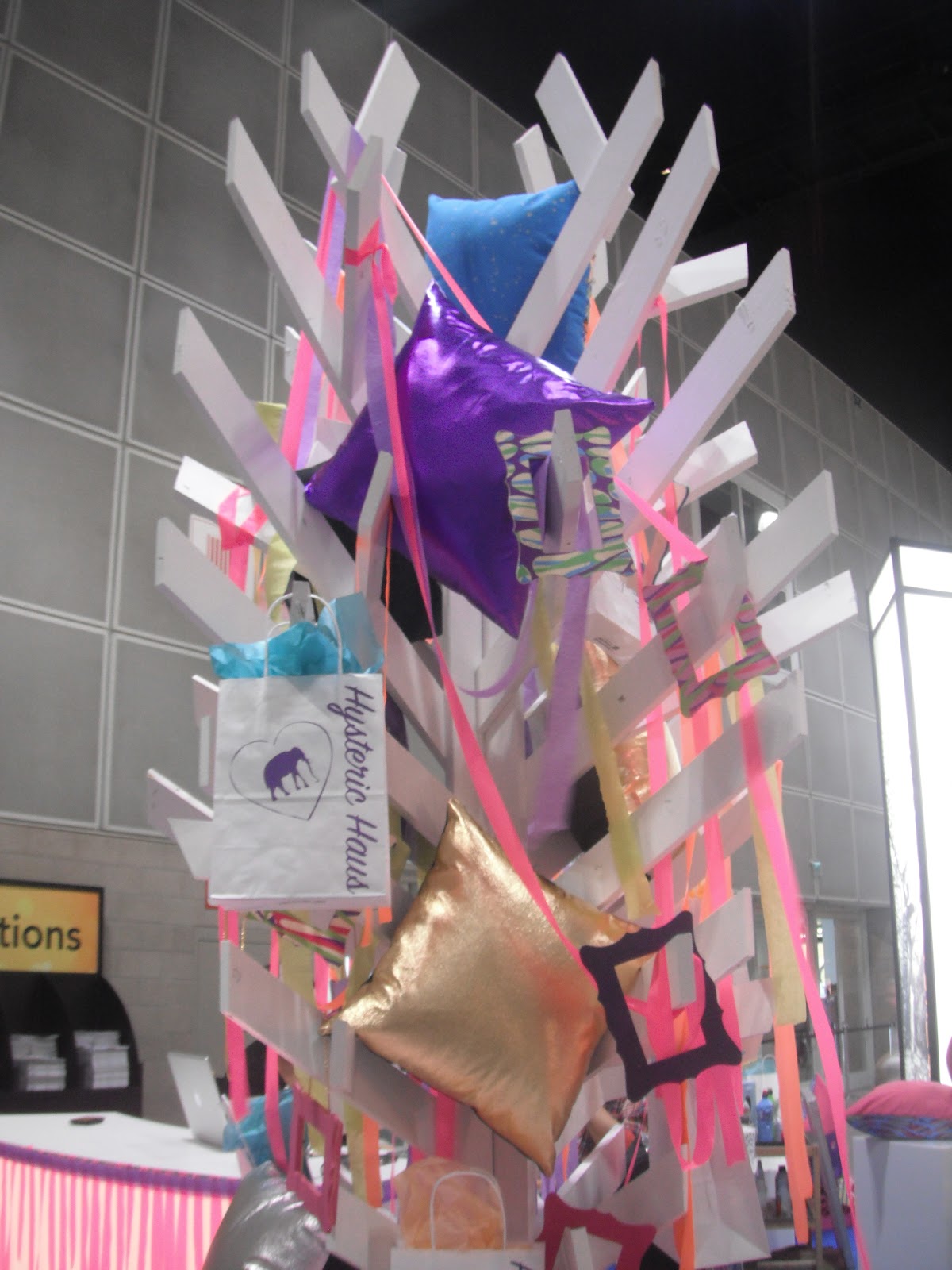 Things To Do In Los Angeles California Gift Show Gives Ideas on What