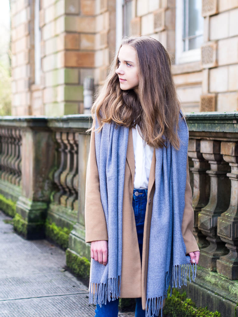 The 'Go-With-Everything' Boots blue-denim-white-shirt-outfit