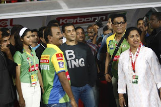 Salman Khan watches Kerala Strikers Vs Mumbai Heroes Match