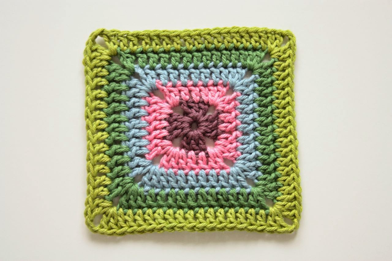 How to Crochet a Solid Granny Square 