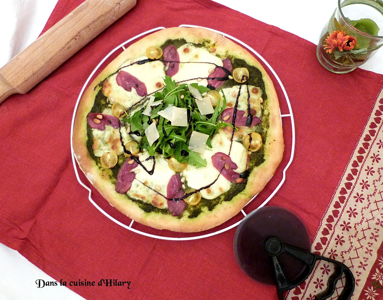 Dans la cuisine d'Hilary: Pizza au pesto et magret de canard fumé