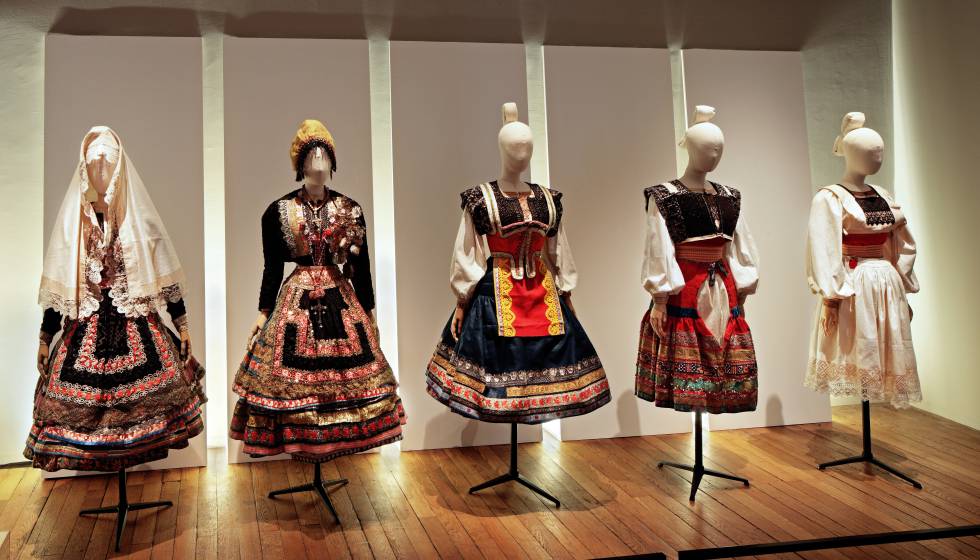 La Mirada Actual Museo Del Traje Y AcciÓn Cultural EspaÑola ExposiciÓn “iconos De Estilo Una