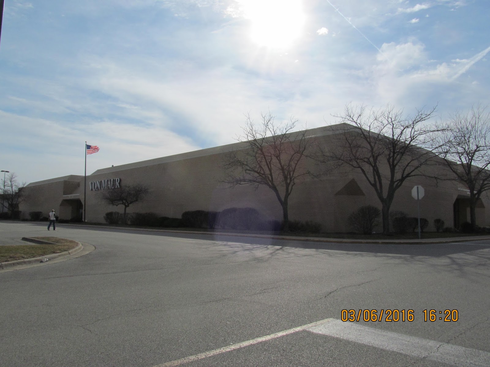 Trip to the Mall: Hickory Point Mall- [(Forsyth) Decatur, Illinois)]