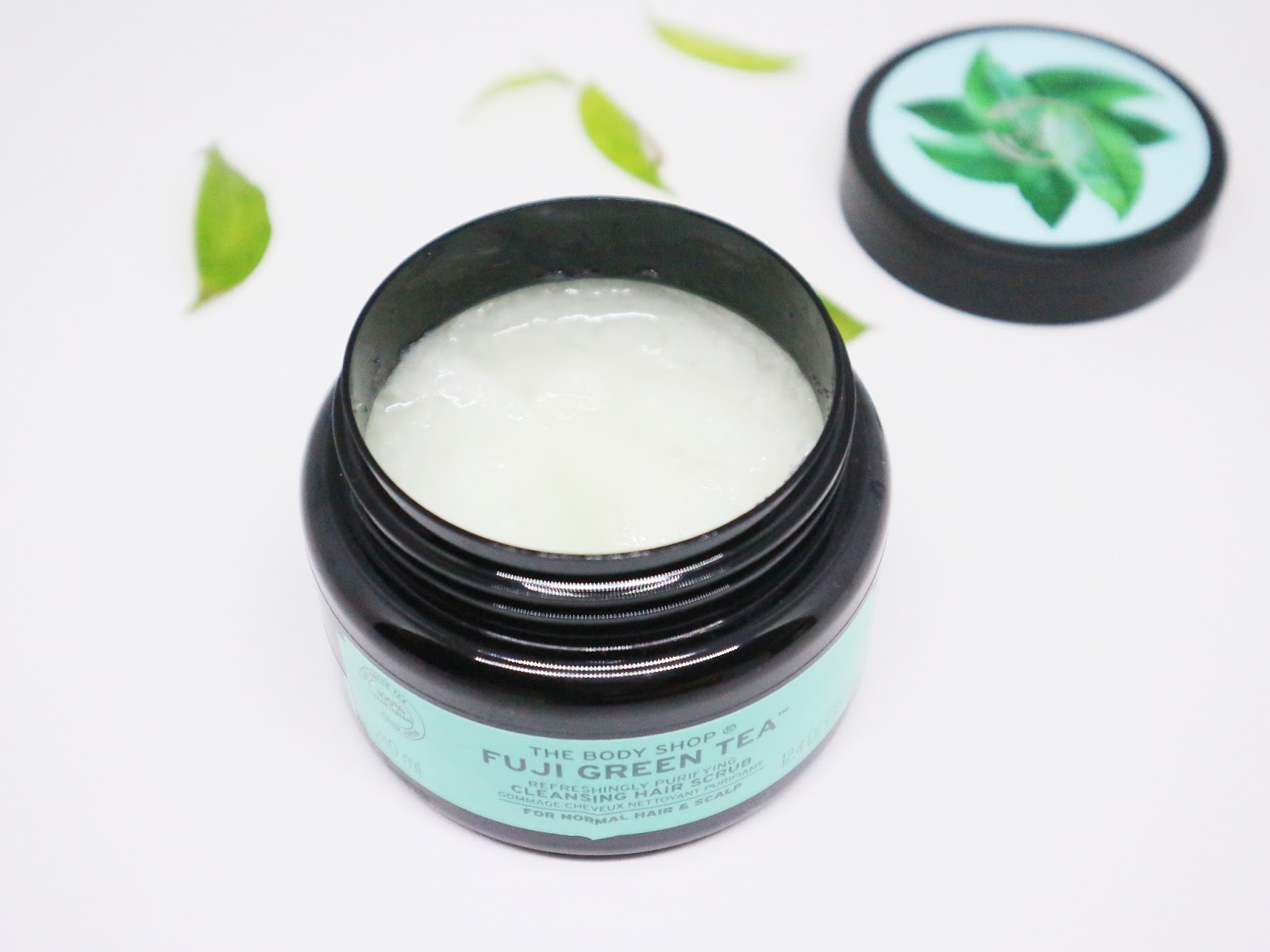 Ell's Beauty Diary ☁: Review: The Body Shop Refreshingly Purifying Fuji  Green Tea Cleansing Hair Scrub and Conditioner