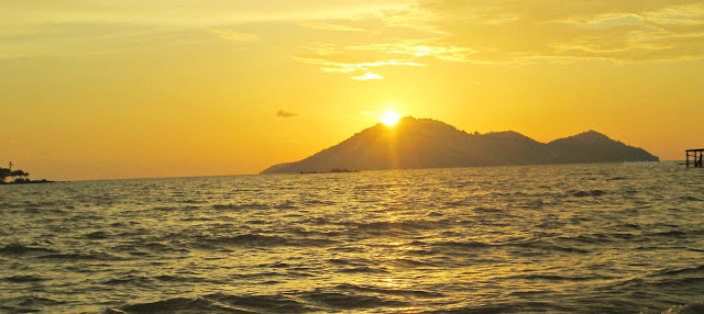 Menikmati Sunset di Mimi Land (Wisata Pantai Batu Payung) di Bengkayang