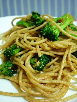 Spaghetti Integral ao Alho e Óleo com Brócolis (vegana)
