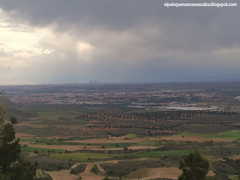 El país que nunca se acaba Los Santos de la Humosa El país que nunca se acaba Los Santos de la Humosa