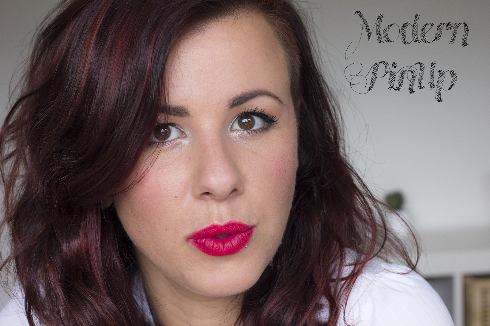 Modern Pinup Makeup Look for the Holidays - Alice's Beauty Madness 