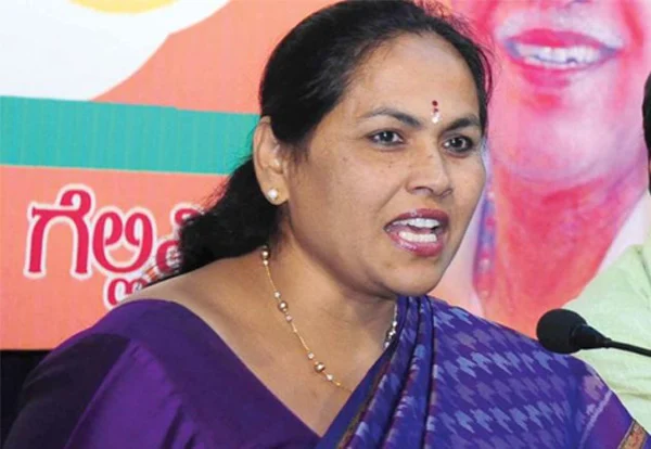 Rs 15.50 lakh stolen from MP Shobha Karandlaje's account, Bangalore, News, Politics, National, BJP, Robbery, Police Station, Complaint, Case, Enquiry, Bank, National