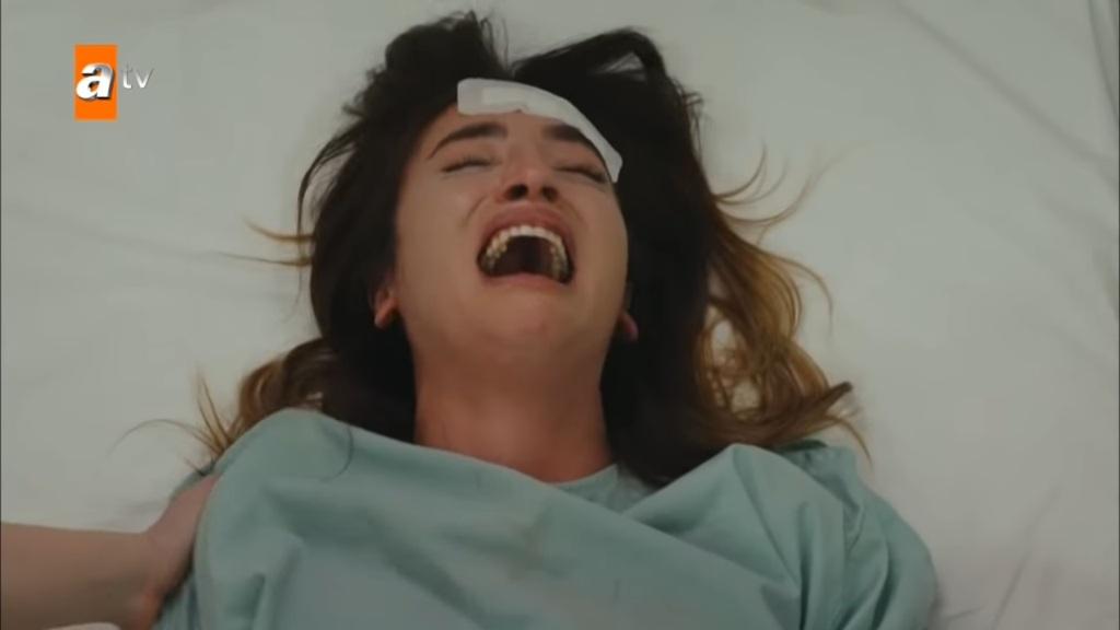 Łzy Cennet odcinek 88: Melisa jest sparaliżowana! Kaya odwiedza ją w szpitalu! [Streszczenie + Zdjęcia]