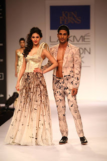 Prateik & Amyra walk for Ken Ferns at Lakme Fashion Week-2013