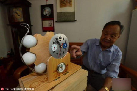 Cu ong 78 tuoi chiu choi, sam 1600 chiec dong ho - Anh 3