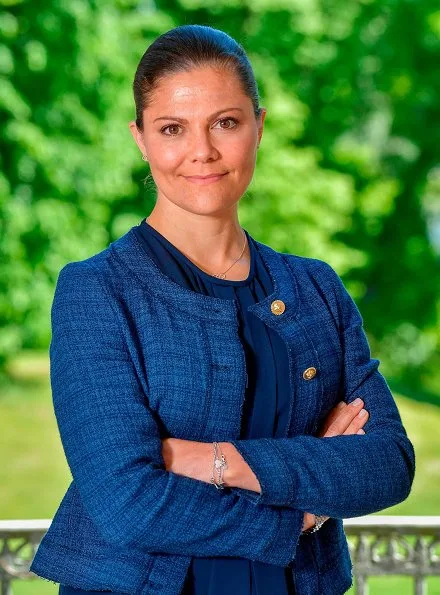 Crown Princess Victoria of Sweden is going to celebrate her 40th birthday. Crown Princess Victoria wore Morris Lady jacket