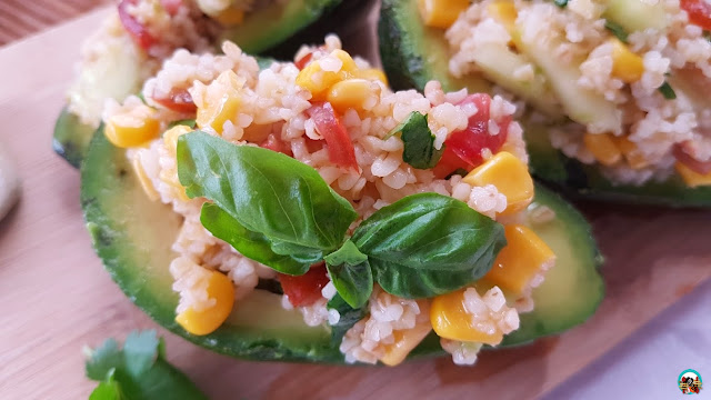 Aguacates rellenos de bulgur