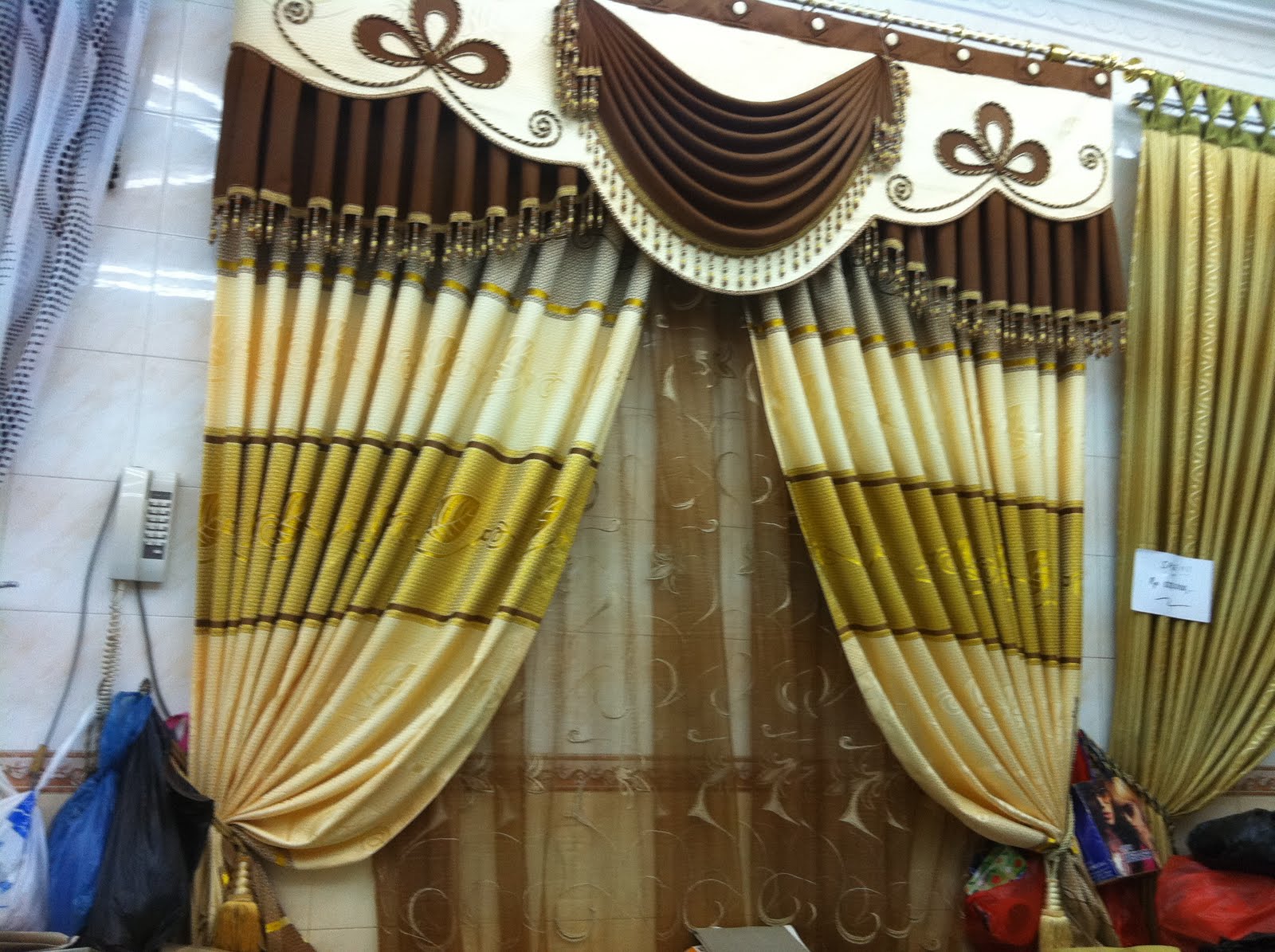 Kedai Jual Rail Langsir Seorang anak, seorang isteri, seorang ibu