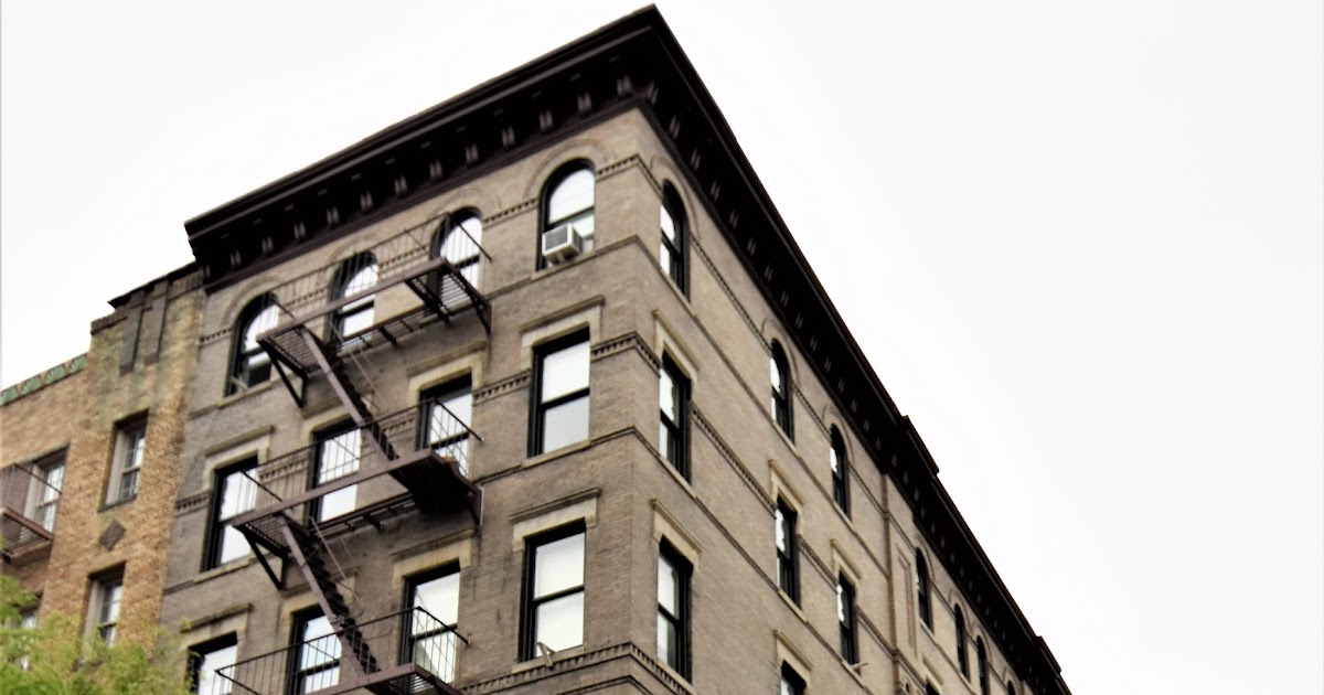 Daytonian in Manhattan "Friends" and Enemies 90 Bedford Street