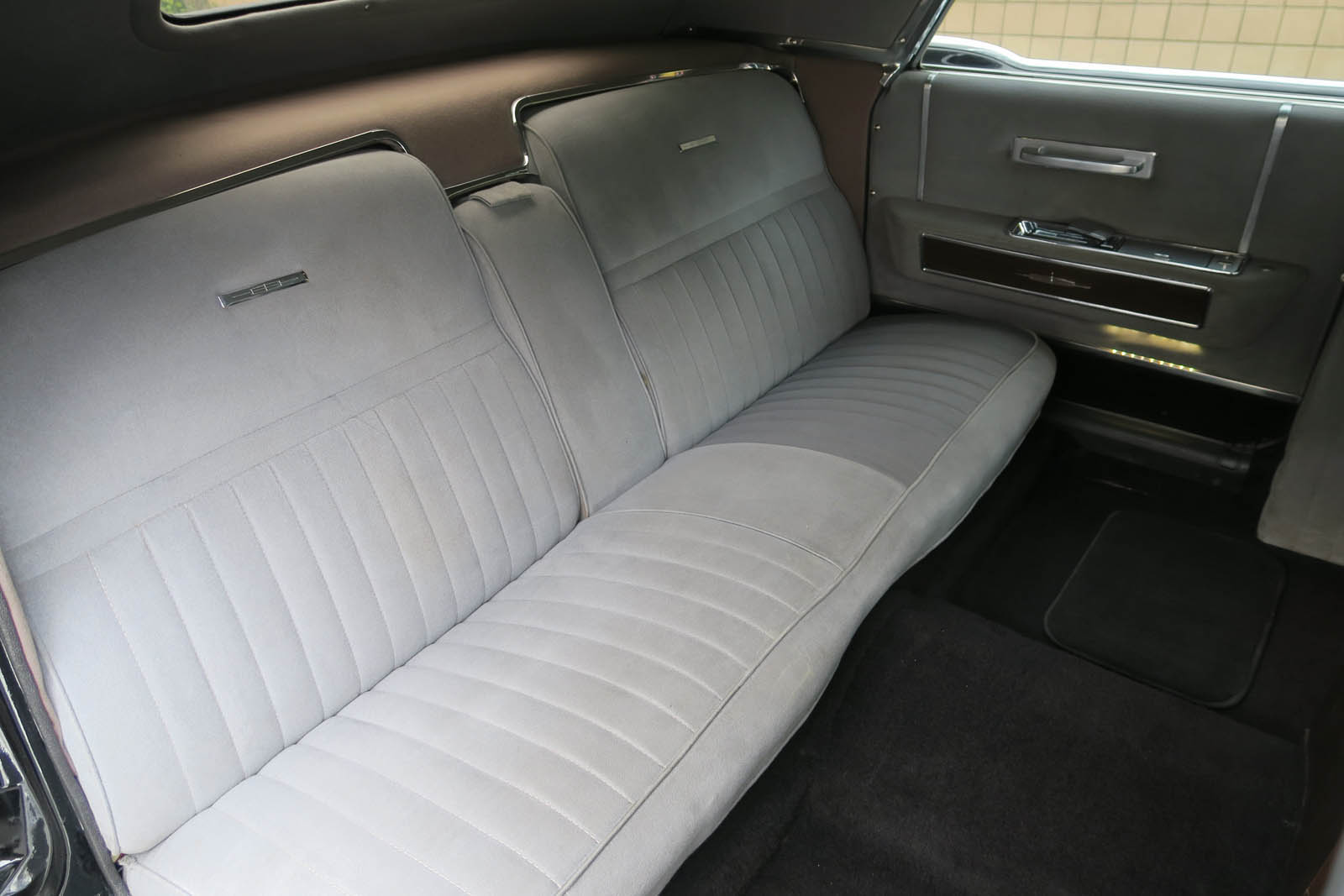 1965-lincoln-continental-limo-mcqueen-45.jpg
